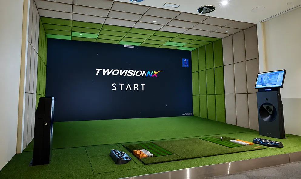GOLFZON TwoVision NX simulator bay